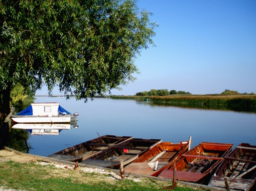boats-on-tisza-final