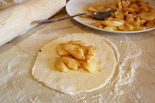 apple-galettes-apples-on-dough