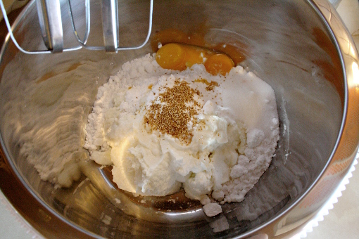 grated-cheesecake-cheese-filling-before-mixing