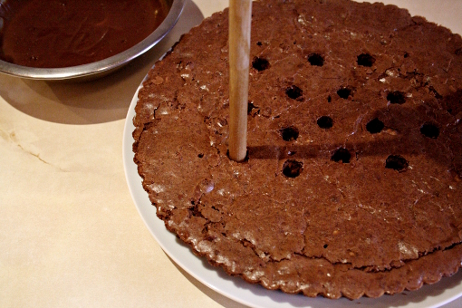 brownie-tart-making-holes