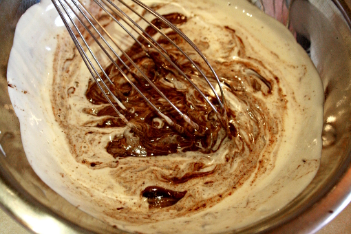 brownie-tart-mixing-whipped-cream-and-chocolate-chunks