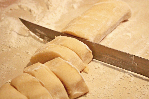 snickerdoodles-cutting-dough