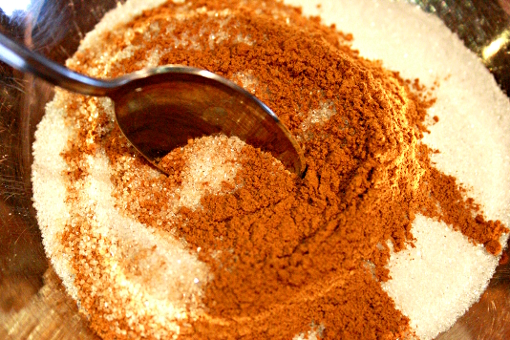 snickerdoodles-mixing-sugar-with-cinnamon