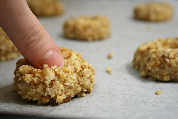 custom-white-balance-B-thumbprint-cookies