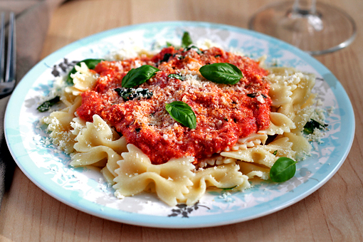 Farfalle with Tomato and Cheese Sauce