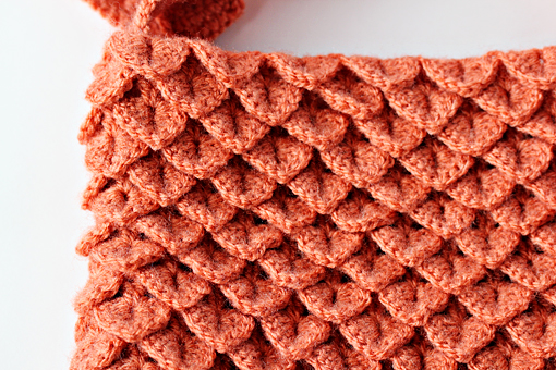 crochet crocodile stitch purse pattern by zoomyummy.com