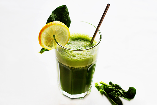 detox smoothie recipe with step by step picture tutorial, blend till liquefied and green