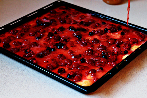 fruit squares with cream cheese filling recipe with step by step pictures, pour the cooked gelatin over the fruit
