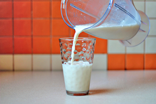 banana-milkshake-step-by-step-picture-recipe, pour into a large glass