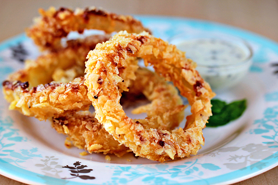 oven-fried onion rings with potato chips coating, recipe with step by step pictures