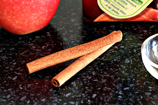 hot spiced apple cider recipe with step by step pictures, rum, nutmeg, cinnamon sticks, apple cider