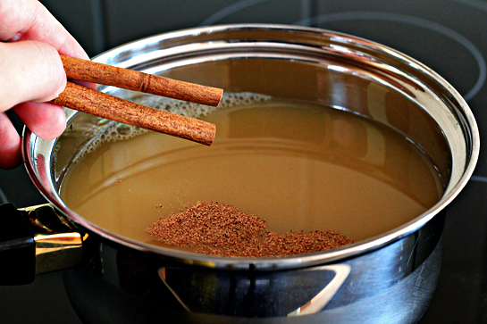 hot spiced apple cider recipe with step by step pictures, rum, nutmeg, cinnamon, apple cider, heating cider