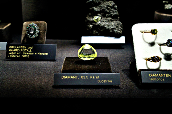 vienna nature science museum stone and minerals exposition diamonds brilliants smaragds precious stones
