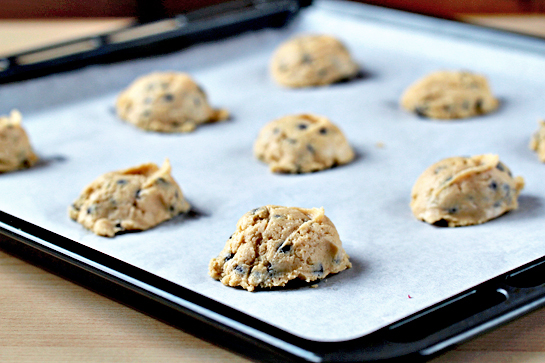 chocolate chip cookies recipe with step by step pictures, cookie dough on baking sheet