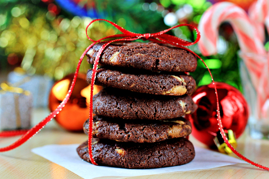 chocolate-cookies-with-nuts-and-white-chocolate-chunks