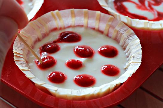 strawberry-swirl-cheesecake-cupcakes-recipe