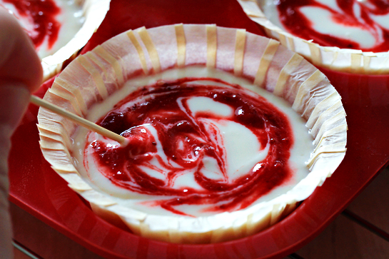 strawberry-swirl-cheesecake-cupcakes-recipe