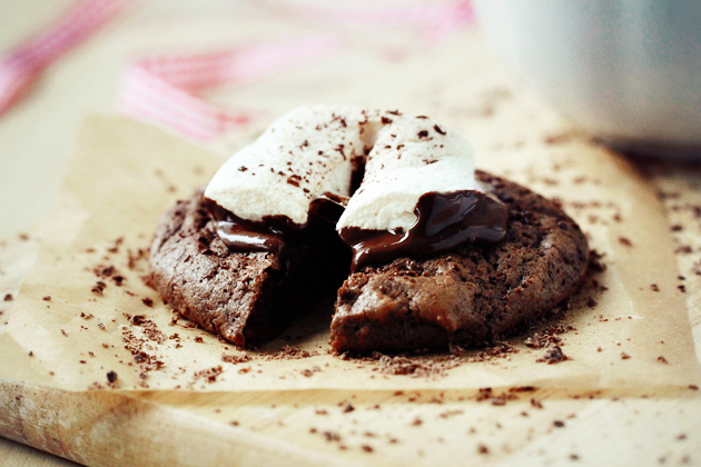 hot-cocoa-marshmallow-cookies-recipe