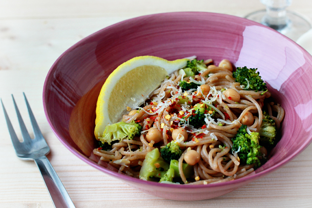 broccoli, chickpeas and garlic whole wheat pasta recipe