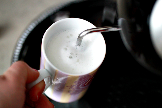 making coffee milk foam