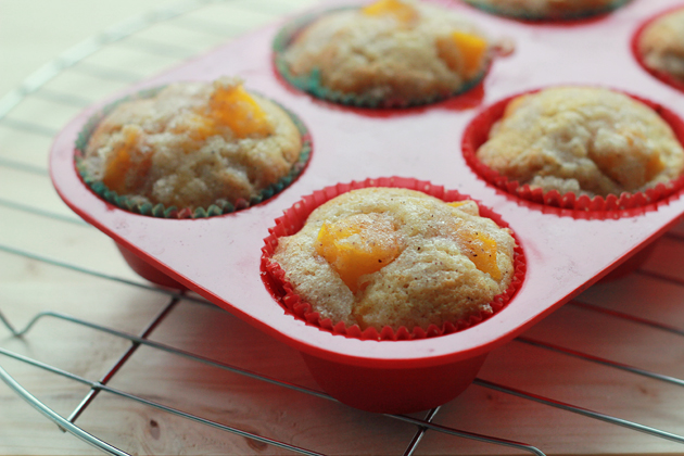 peach and cinnamon cobbler muffins out of the oven