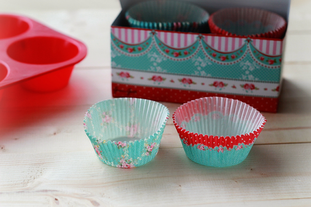 pretty shabby chic cupcake or muffin liners