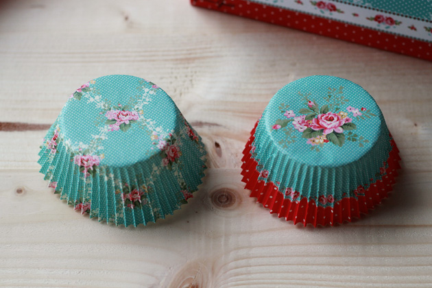 pretty shabby chic cupcake or muffin liners