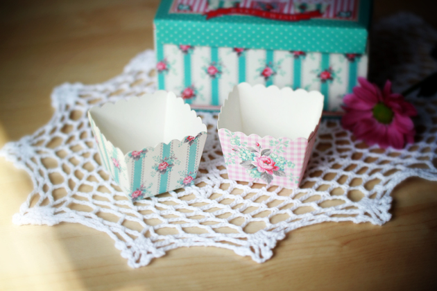 fancy shabby chic cupcake cases