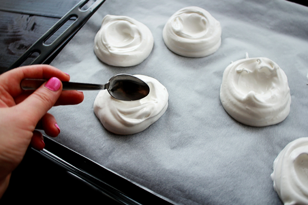mini pavlovas with cream filling recipe