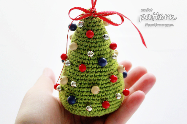 crochet pattern - little Christmas trees