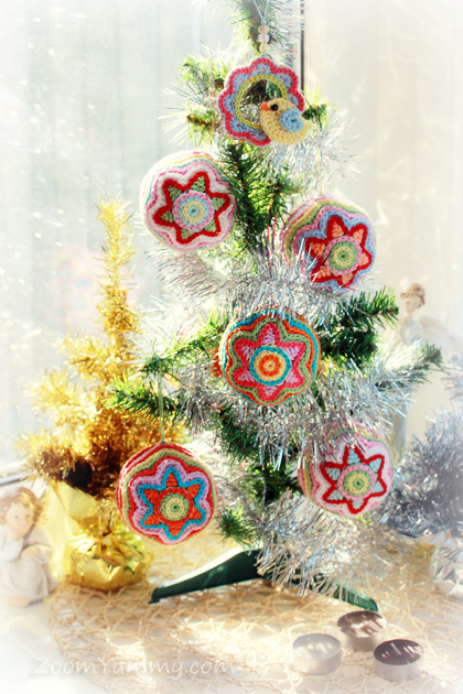 small Christmas tree with crochet Christmas balls
