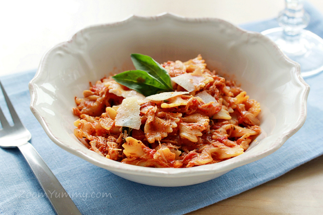 one-pot chicken and tomato pasta