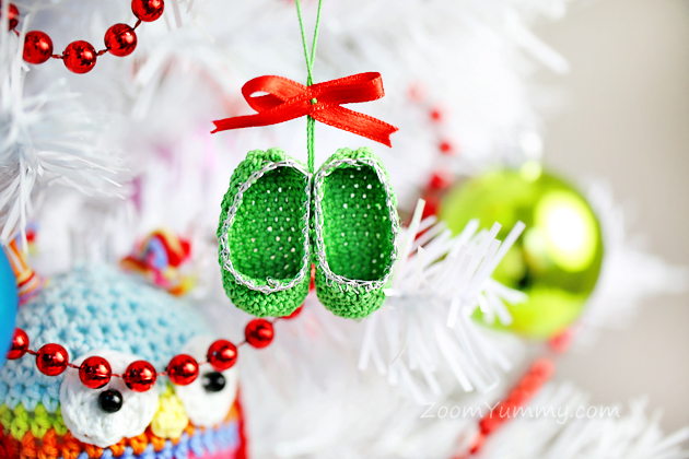 crochet Christmas tree ornaments - slippers