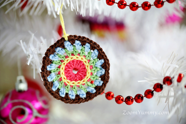 crochet Christmas tree ornaments - mosaic circle